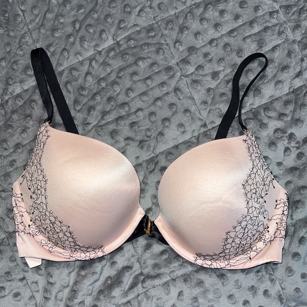 Victoria’s Secret 34D very sexy push-up bra slide lock closure adjustable straps